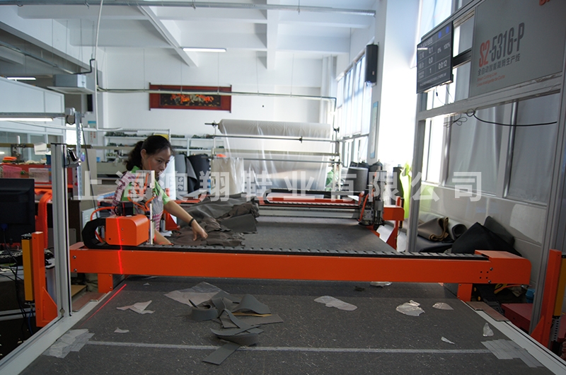 安全鞋全自動智能裁剪生產(chǎn)線